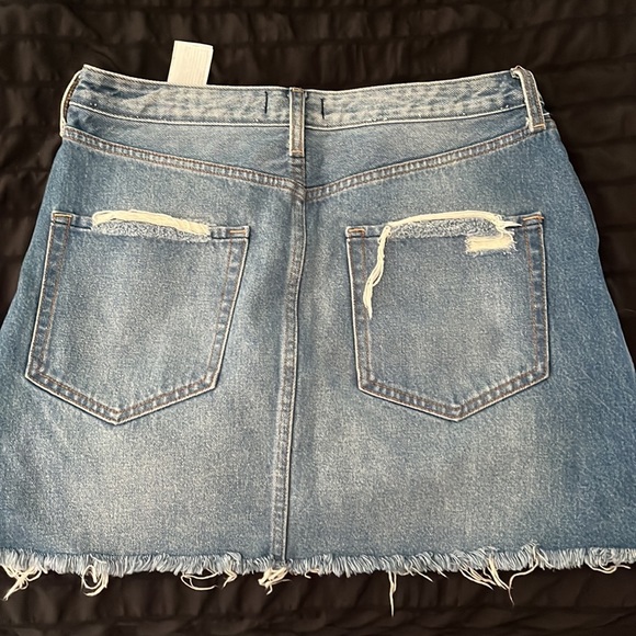 Never worn Abercrombie two toned jean skirt - Picture 3 of 4